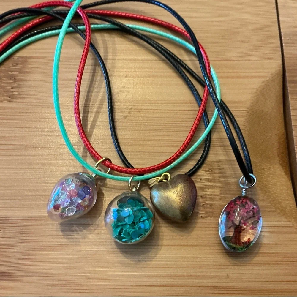 Set of 4 Pendant Necklace